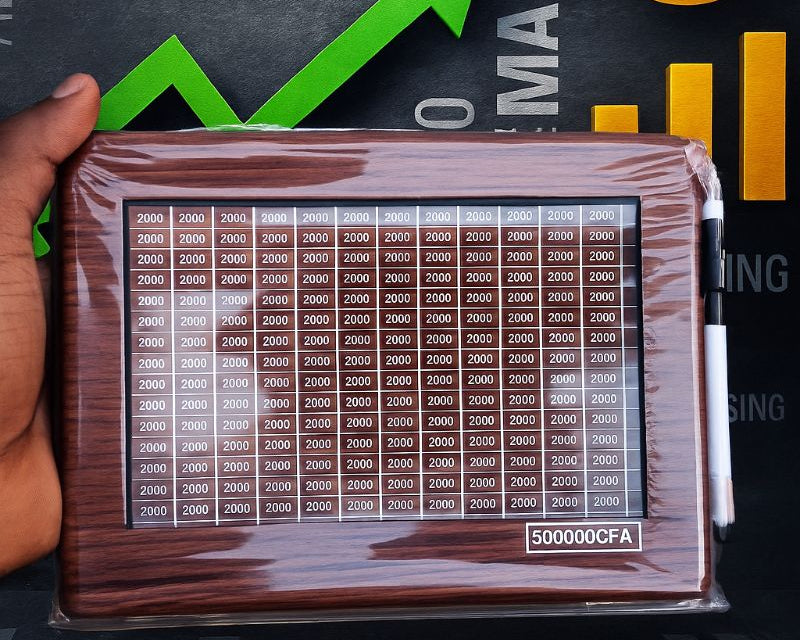 Tirelire automatique pour pièces et billets